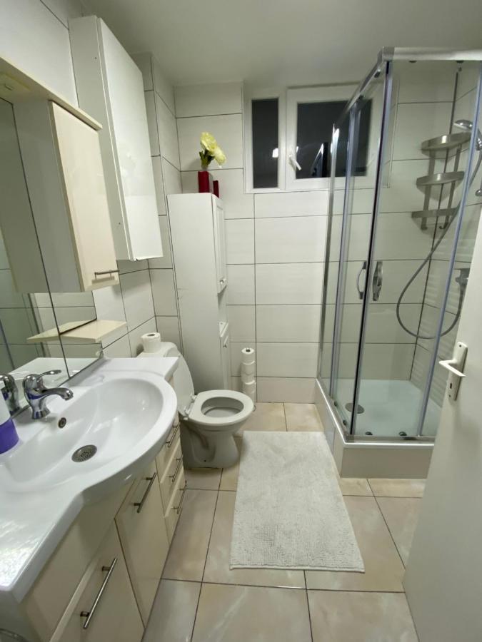 Appartement Deux Chambres Pres De Atomium Brussel Buitenkant foto